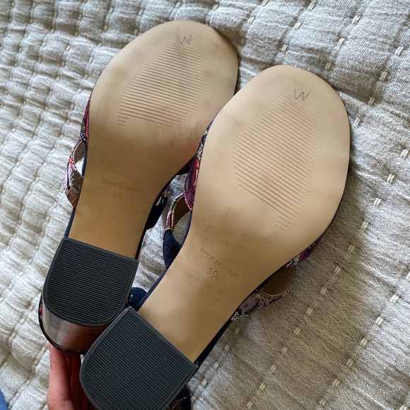 Anthropologie navy suede butterfly pattern heels size 39 block heel - Picture 4 of 4